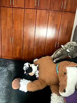 Veronica isaza   online show from December 13, 2025, 8:04 pm