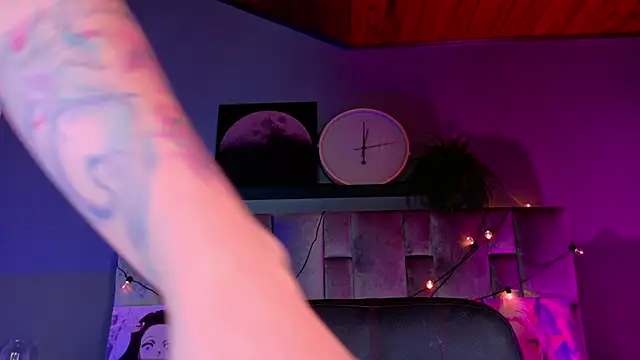 Snapshot of AmbarHills_1 chatting on November 14, 2025, 11:36 am AmbarHills 1 online show from November 14, 2025, 11:36 am