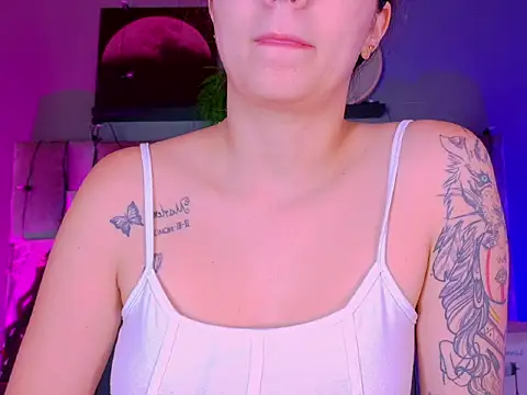 Snapshot of AmbarHills_1 chatting on October 20, 2025, 11:22 am AmbarHills 1 online show from October 20, 2025, 11:22 am