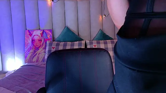 Snapshot of AmbarHills_1 chatting on October 25, 2025, 11:31 am AmbarHills 1 online show from October 25, 2025, 11:31 am