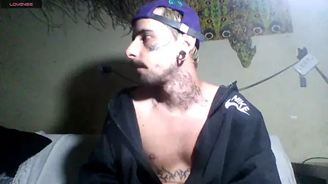 Snapshot of sellvageria chatting on July 3, 2026, 11:00 pm sellvageria online show from July 3, 2026, 11:00 pm