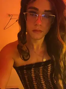mia foxts online show from April 8, 2026, 5:09 am