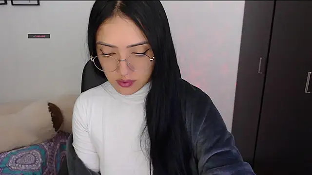 Snapshot of Suzanne_abbey chatting on November 28, 2025, 11:16 pm Suzanne abbey online show from November 28, 2025, 11:16 pm