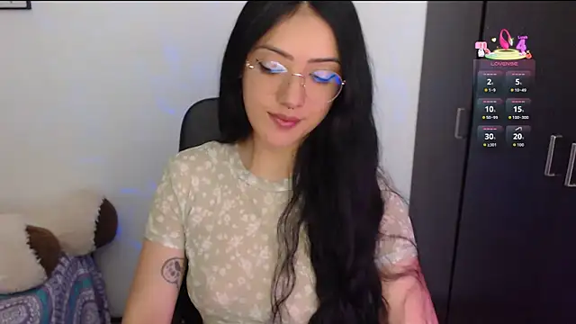 Snapshot of Suzanne_abbey chatting on November 9, 2025, 11:09 pm Suzanne abbey online show from November 9, 2025, 11:09 pm