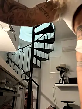 Snapshot of Divina_X_ chatting on December 3, 2025, 5:45 pm Divina X online show from December 3, 2025, 5:45 pm