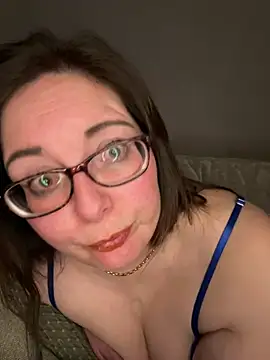 Snapshot of Ailsa_Bliss chatting on March 8, 2025, 9:08 pm Ailsa Bliss online show from March 8, 2025, 9:08 pm
