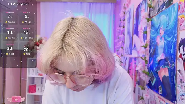 Snapshot of Coconut_Mia chatting on October 13, 2025, 2:07 pm Coconut Mia online show from October 13, 2025, 2:07 pm