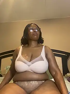 Snapshot of Nomthie chatting on November 4, 2025, 9:40 pm Nomthie online show from November 4, 2025, 9:40 pm