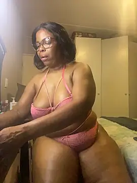 Snapshot of Nomthie chatting on November 3, 2025, 5:27 pm Nomthie online show from November 3, 2025, 5:27 pm