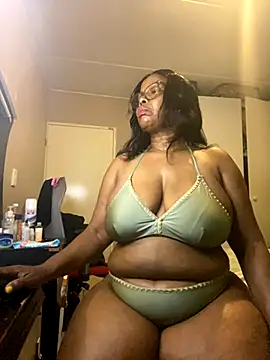 Snapshot of Nomthie chatting on November 20, 2025, 8:53 pm Nomthie online show from November 20, 2025, 8:53 pm