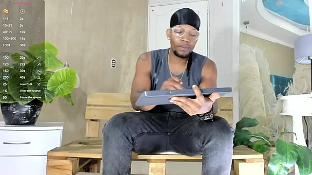 Snapshot of RicoBrown777_ chatting on July 7, 2026, 4:15 am RicoBrown777 online show from July 7, 2026, 4:15 am