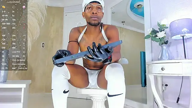 Snapshot of RicoBrown777_ chatting on December 3, 2025, 4:13 am RicoBrown777 online show from December 3, 2025, 4:13 am