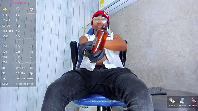 Snapshot of RicoBrown777_ chatting on July 17, 2026, 12:24 pm RicoBrown777 online show from July 17, 2026, 12:24 pm