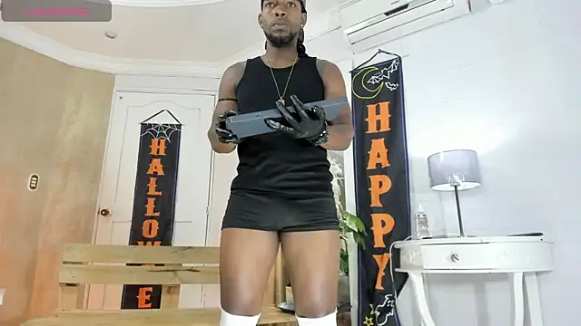 Snapshot of RicoBrown777_ chatting on October 16, 2025, 5:05 am RicoBrown777 online show from October 16, 2025, 5:05 am