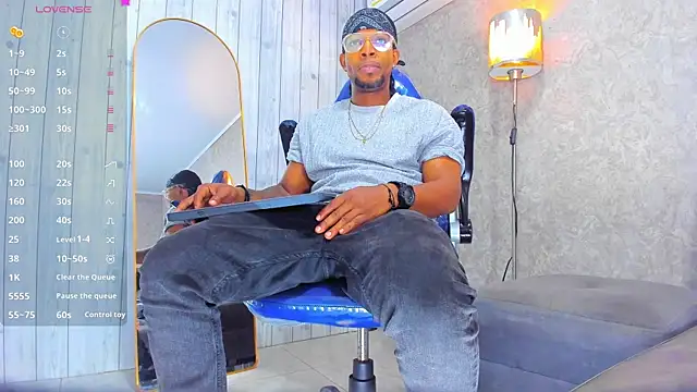 Snapshot of RicoBrown777_ chatting on August 5, 2026, 12:43 pm RicoBrown777 online show from August 5, 2026, 12:43 pm