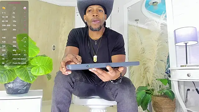 Snapshot of RicoBrown777_ chatting on May 7, 2026, 4:06 am RicoBrown777 online show from May 7, 2026, 4:06 am