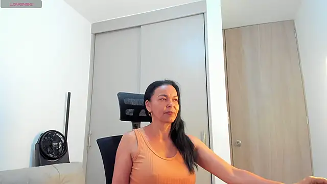 Snapshot of Evawalker_ chatting on September 24, 2025, 10:05 pm Evawalker online show from September 24, 2025, 10:05 pm