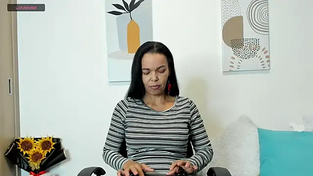 Snapshot of Evawalker_ chatting on February 26, 2025, 1:36 am Evawalker online show from February 26, 2025, 1:36 am