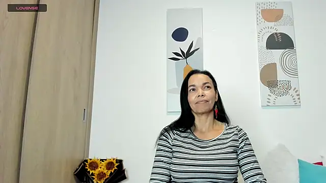 Snapshot of Evawalker_ chatting on February 26, 2025, 4:41 am Evawalker online show from February 26, 2025, 4:41 am
