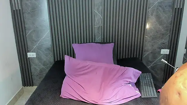 SaraiEvans online show from March 22, 2026, 3:43 am