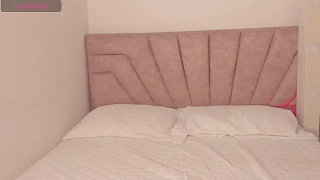 SavannahWildee online show from November 14, 2025, 12:20 pm