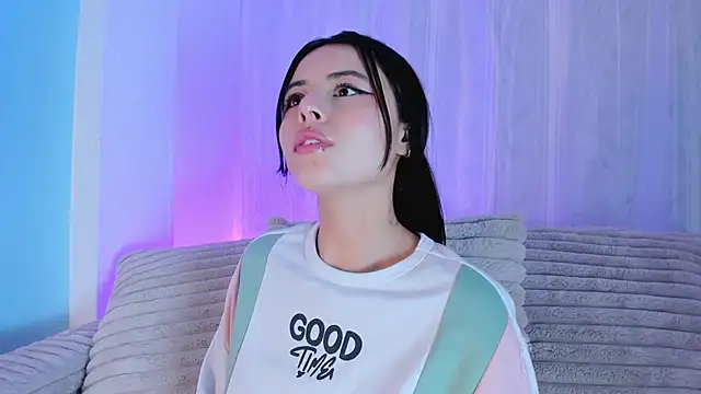 Snapshot of EmilyWithe chatting on March 6, 2026, 11:11 pm EmilyWithe online show from March 6, 2026, 11:11 pm