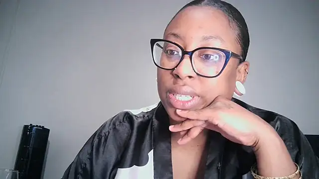 Snapshot of Nyxie_Chaos chatting on December 2, 2025, 2:30 pm Nyxie Chaos online show from December 2, 2025, 2:30 pm