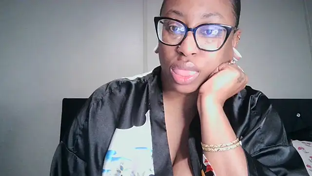 Snapshot of Nyxie_Chaos chatting on December 1, 2025, 12:17 pm Nyxie Chaos online show from December 1, 2025, 12:17 pm