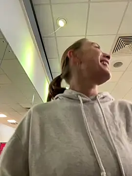 Snapshot of Pollypearson chatting on January 21, 2025, 11:13 am Pollypearson online show from January 21, 2025, 11:13 am