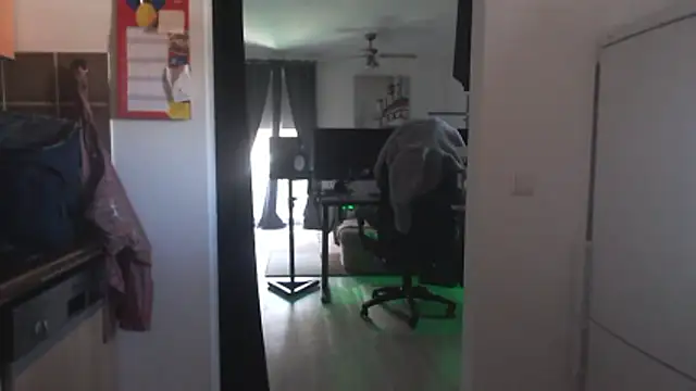 Nomi1612 online show from April 11, 2026, 7:38 am