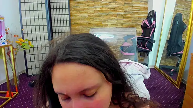 AishaRouhi online show from December 22, 2025, 6:13 am