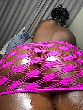 Hugemassivebootie online show from May 21, 2026, 6:49 pm