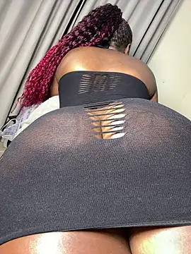 Hugemassivebootie online show from July 31, 2026, 6:16 pm