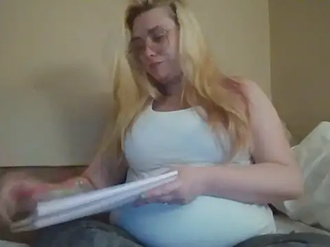 Snapshot of Lalalynn chatting on April 11, 2026, 2:52 am Lalalynn online show from April 11, 2026, 2:52 am