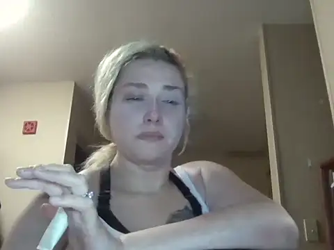 Snapshot of Lalalynn chatting on April 3, 2026, 2:18 am Lalalynn online show from April 3, 2026, 2:18 am