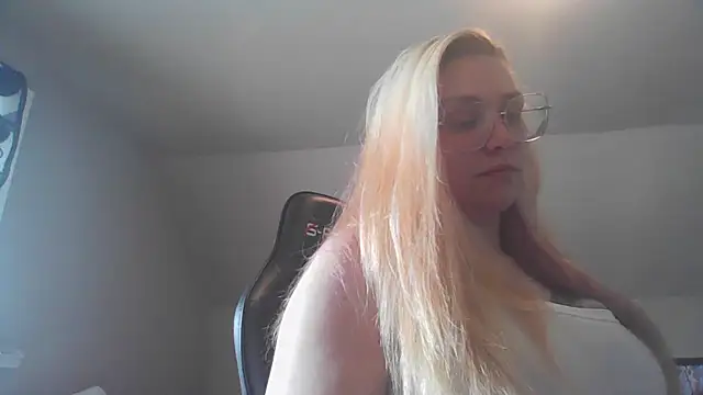 Snapshot of Lalalynn chatting on May 24, 2026, 6:30 pm Lalalynn online show from May 24, 2026, 6:30 pm