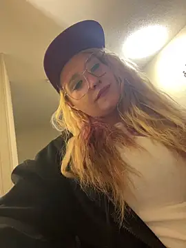Snapshot of Lalalynn chatting on April 6, 2026, 1:34 am Lalalynn online show from April 6, 2026, 1:34 am