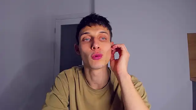 Snapshot of Kent_Ross chatting on November 17, 2025, 8:13 pm Kent Ross online show from November 17, 2025, 8:13 pm