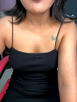 LeisyXO online show from November 27, 2025, 8:09 pm