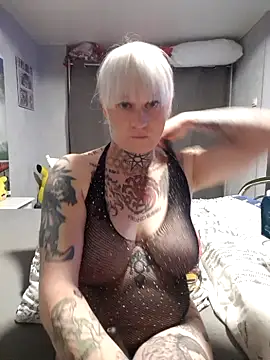 poussichienne online show from September 24, 2025, 4:02 pm