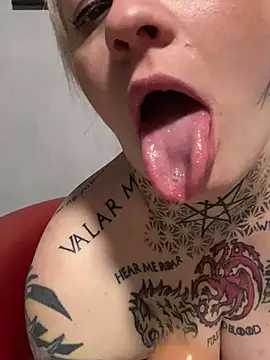 poussichienne online show from February 17, 2025, 4:17 pm