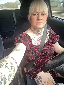 poussichienne online show from March 21, 2025, 1:01 pm