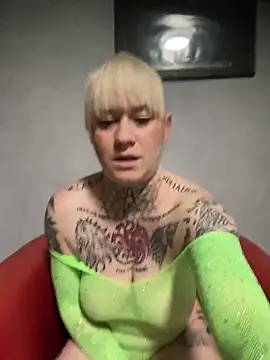 poussichienne online show from March 17, 2025, 12:57 pm