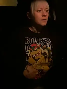 Snapshot of poussichienne chatting on February 25, 2026, 4:23 am poussichienne online show from February 25, 2026, 4:23 am