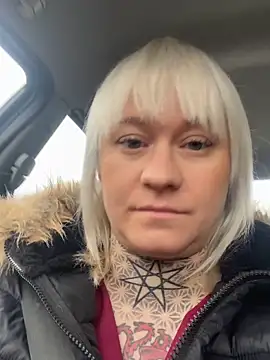 Snapshot of poussichienne chatting on February 8, 2026, 10:13 am poussichienne online show from February 8, 2026, 10:13 am