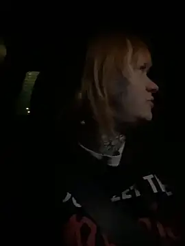 Snapshot of poussichienne chatting on March 21, 2026, 4:25 am poussichienne online show from March 21, 2026, 4:25 am