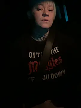 Snapshot of poussichienne chatting on March 3, 2026, 4:19 am poussichienne online show from March 3, 2026, 4:19 am