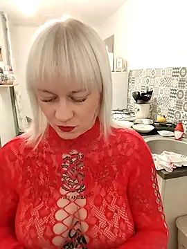 Snapshot of poussichienne chatting on February 14, 2026, 4:29 pm poussichienne online show from February 14, 2026, 4:29 pm