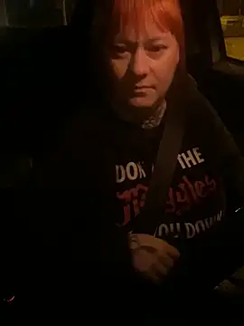 Snapshot of poussichienne chatting on March 6, 2026, 4:40 am poussichienne online show from March 6, 2026, 4:40 am