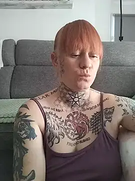Snapshot of poussichienne chatting on August 2, 2026, 3:42 pm poussichienne online show from August 2, 2026, 3:42 pm